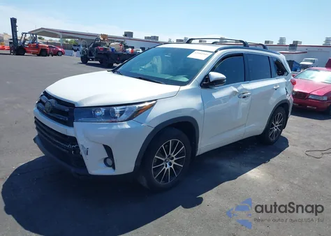 2018 Toyota Highlander Se z USA, uszkodzony, nr VIN 5TDJZRFH6JS548546